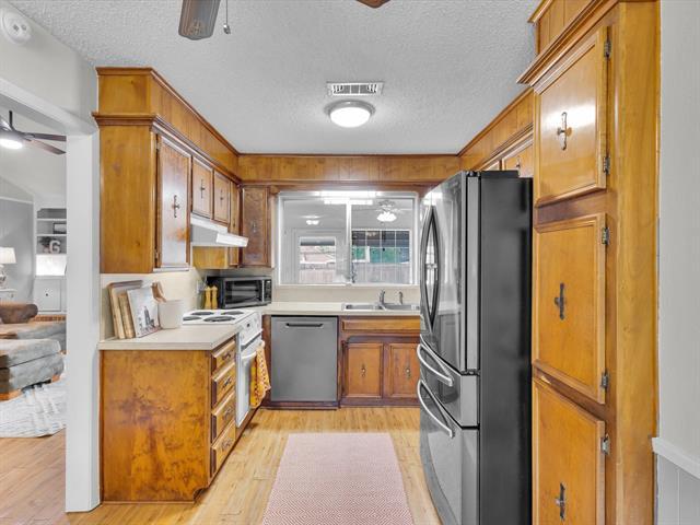 Building Photo - 1323 Hemphill Dr