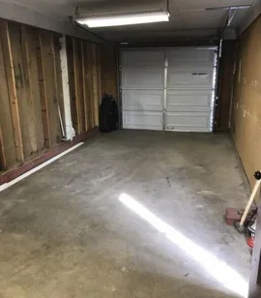 Building Photo - 2226 N Circle Dr