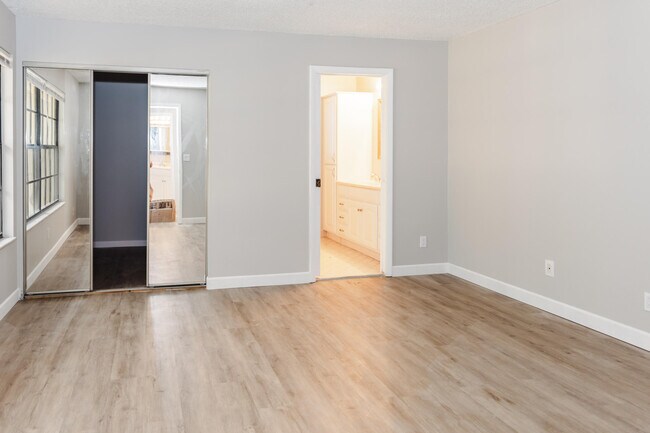 Building Photo - 2936 SW 22nd Cir