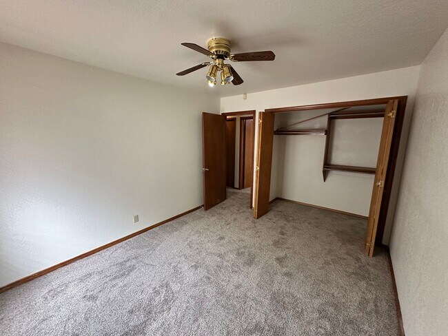 Building Photo - 408 Vicksburg Ave