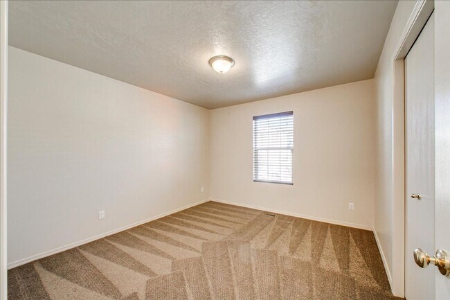 Building Photo - SW Boise Single Level Charmer!