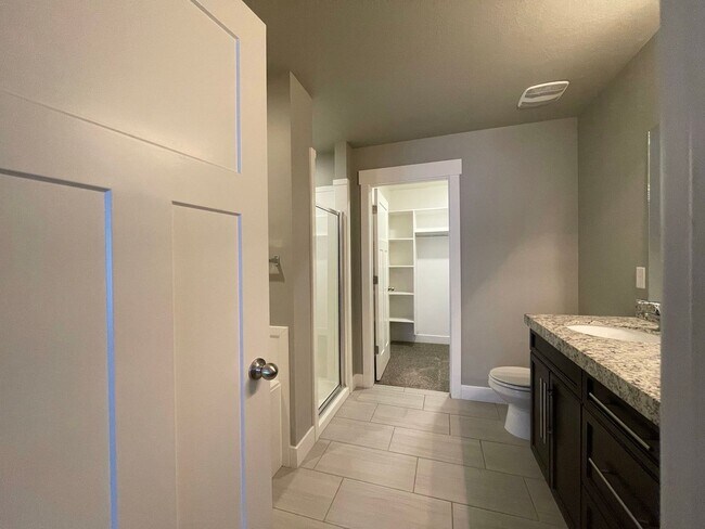 Building Photo - Move-In Ready Home in the Heart of Sandy