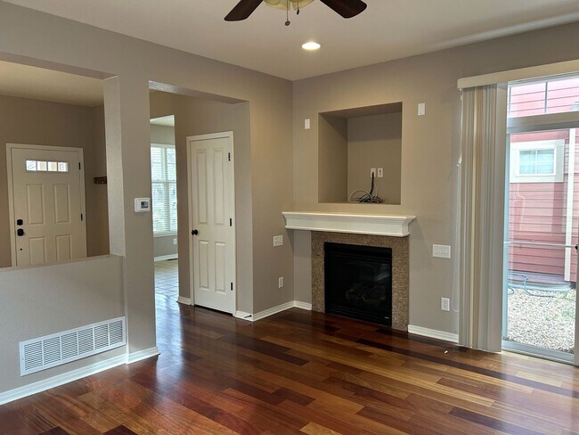 Building Photo - Spacious 3 Bed, 2.5 Bath Home with Attached Garage and Pool Access - Available Now