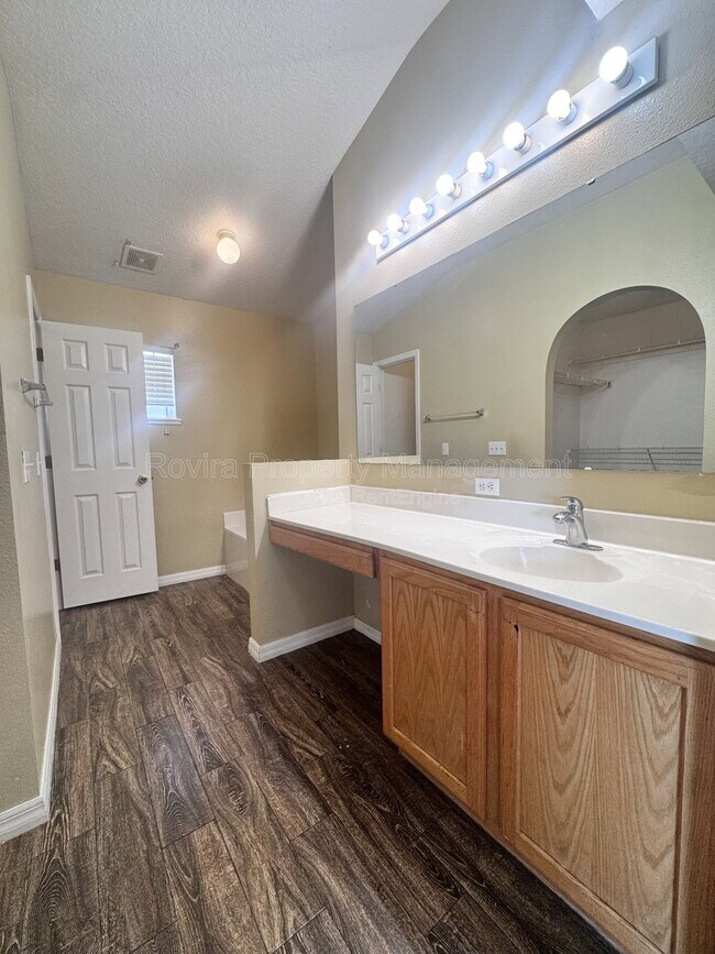 Building Photo - 5536 Sycamore Canyon Dr