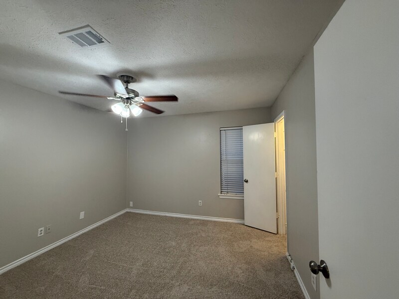 Building Photo - 2018 Auburn Dr