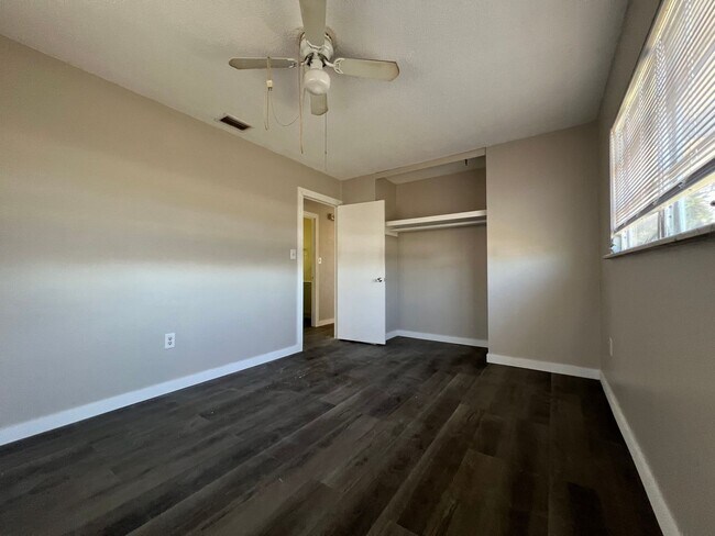 Building Photo - $1,450 ** Annual Lease ** 2 Bedroom / 1 Ba...