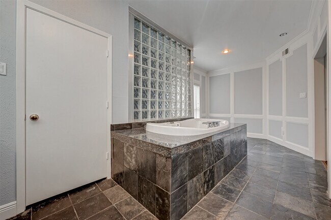 Building Photo - 2555 Bering Dr
