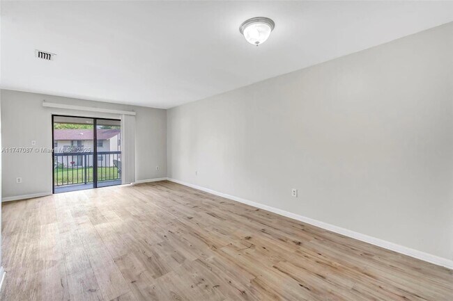 Building Photo - 6020 Shaker Wood Cir