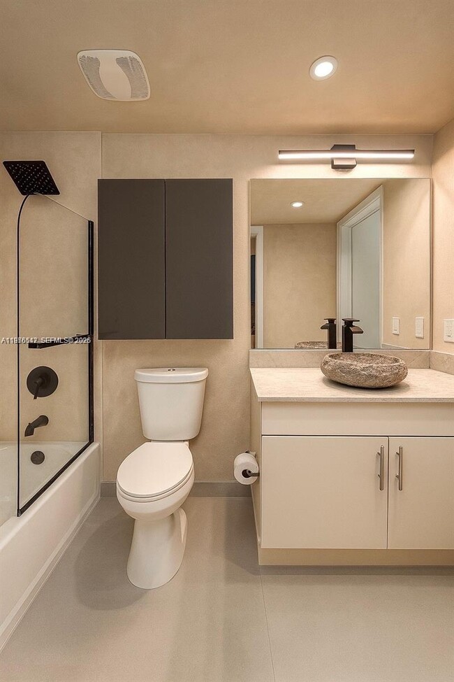 Building Photo - 1861 NW S River Dr