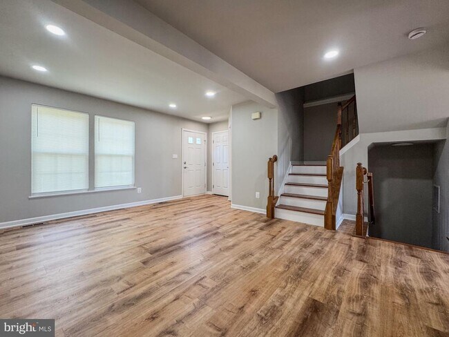 Building Photo - 6337 Littlefield Ct
