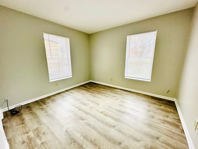 Building Photo - Affordable 3 bedroom in West Louisville-Section 8 Accepted