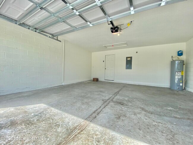 Building Photo - 1210 Dania Cir