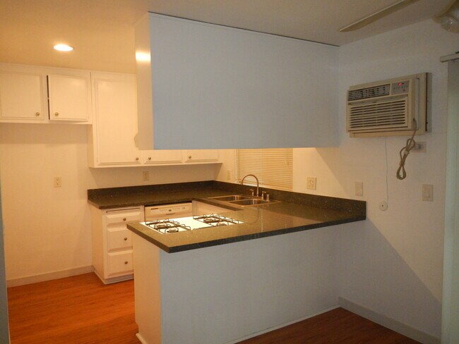 Building Photo - 130 Delano St