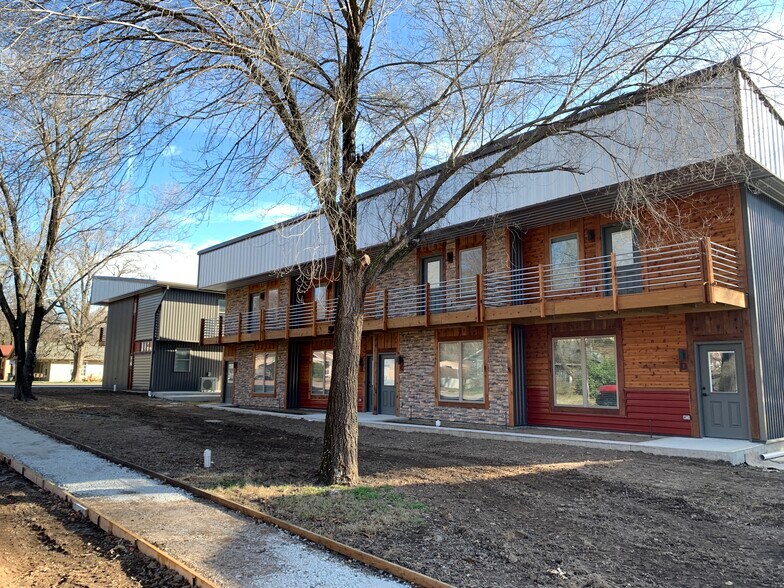 Primary Photo - 502 W Tahlequah St