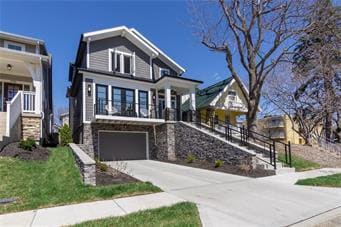 Building Photo - 704 W 45th St
