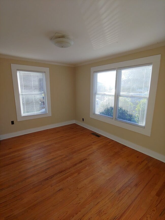 Building Photo - 1717 2nd Ave