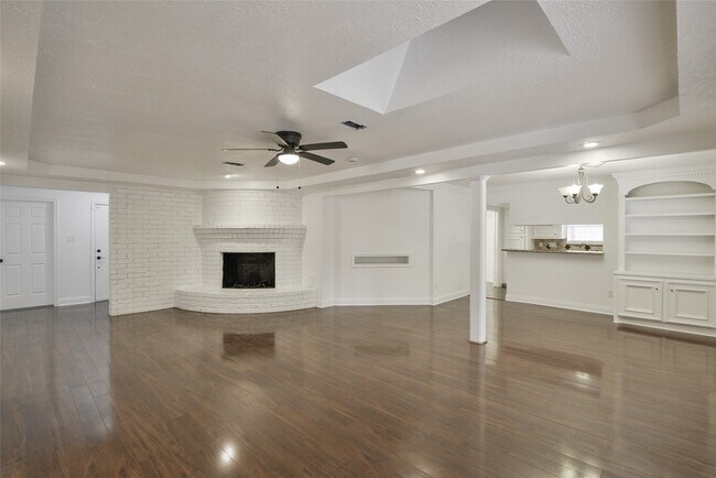 Building Photo - 2075 Little Cedar Dr