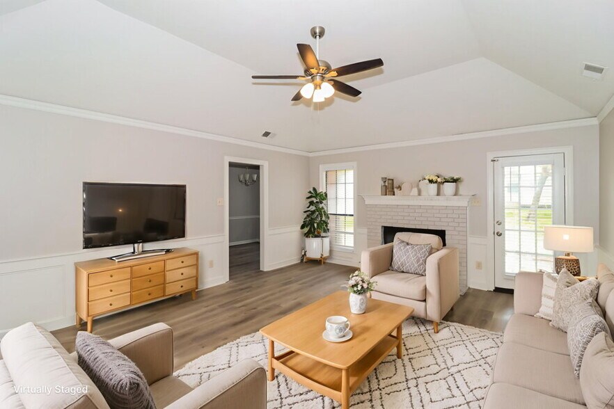 Building Photo - 5996 Lawnhill Dr