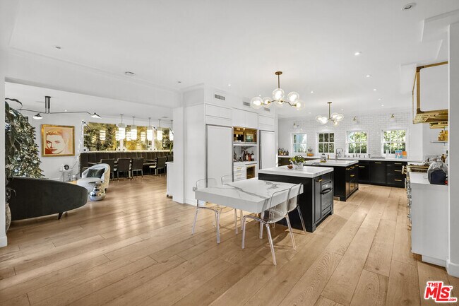 Building Photo - 23255 Mariposa De Oro St