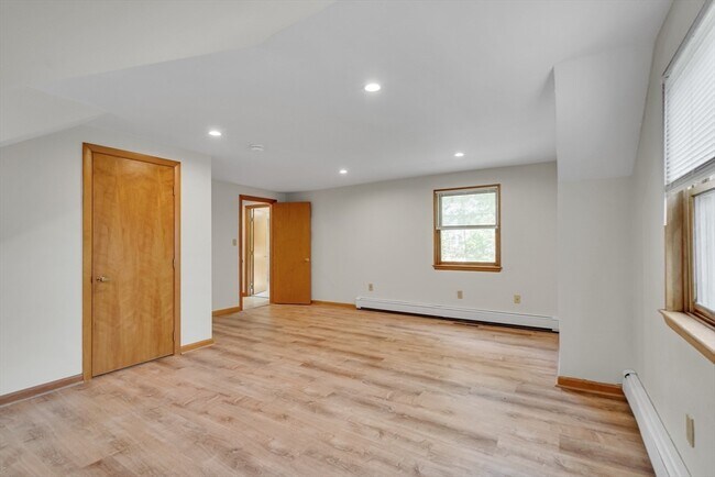 Building Photo - 115 Rowe St