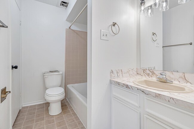 Building Photo - 1057 Willow Oaks Cir