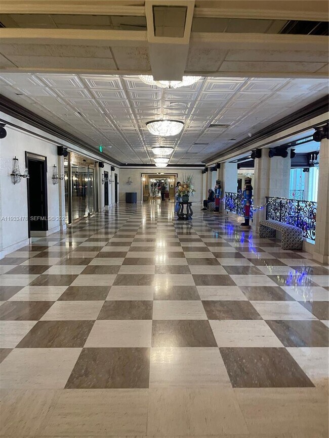 Building Photo - 2030 S Ocean Dr