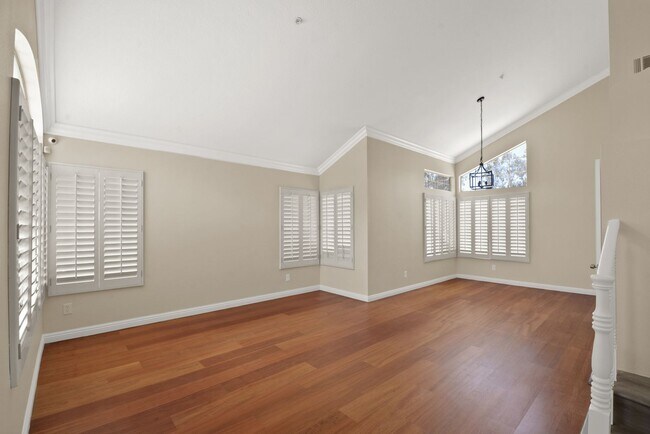 Building Photo - Stunning 4BR/3BA in Central Park Featuring Main-Level Bedroom & Bath!