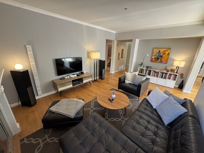 Building Photo - 5 bed 3 bath Gated Community in Union City...
