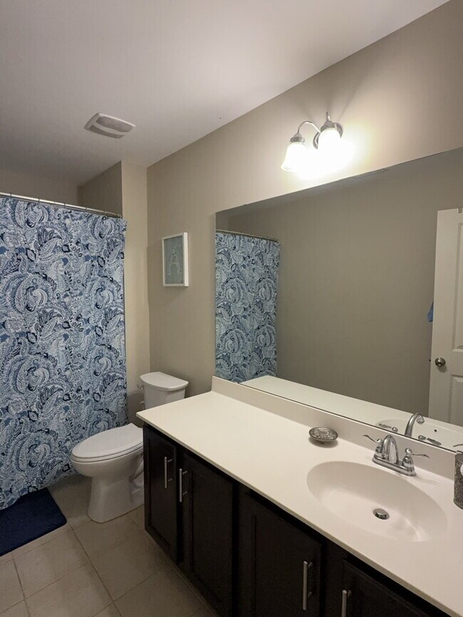 Building Photo - 302 Pond Hill Ct