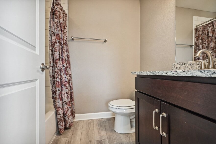 Building Photo - 917 Old Wagon Trail Cir