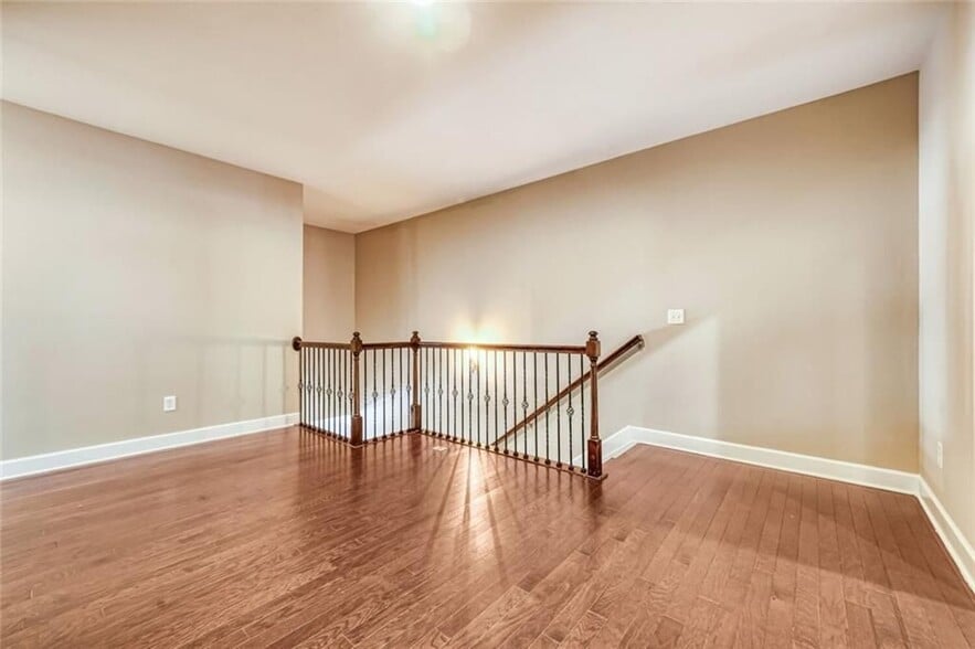 Building Photo - 2464 Norwood Dr SE
