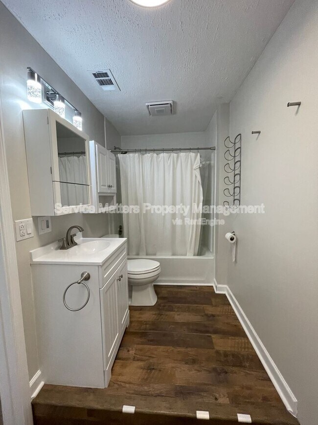 Building Photo - 5057 Pennington Ln