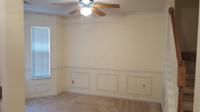Building Photo - 3 Bedroom, 2 Car Garage in Ridgewood