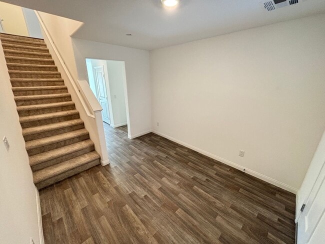 Building Photo - Beautiful 3Bed/3Bath Townhome located in Enterprise/Southern Highlands–Southwest Henderson border...