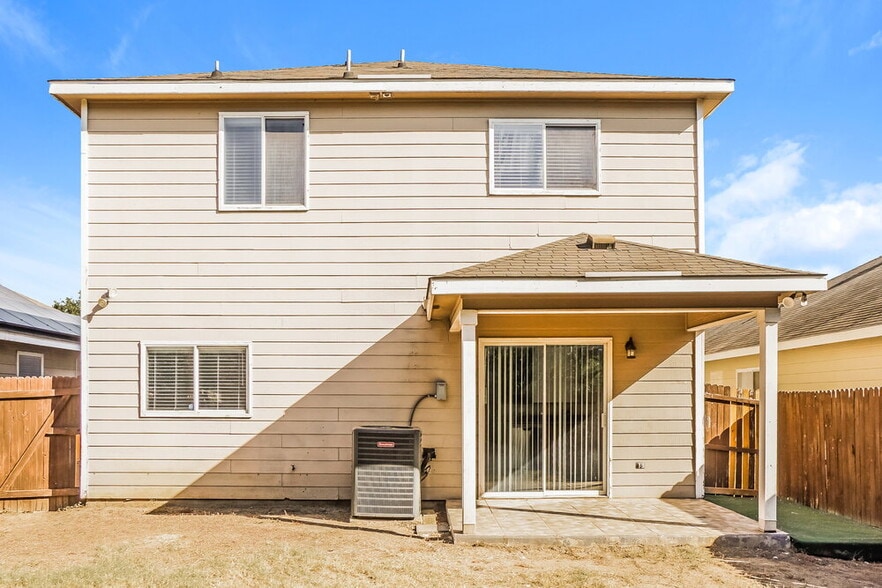 Building Photo - 9331 Maple Silver