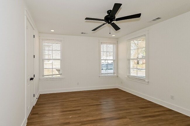Building Photo - Beautiful Home For Rent near the Universit...