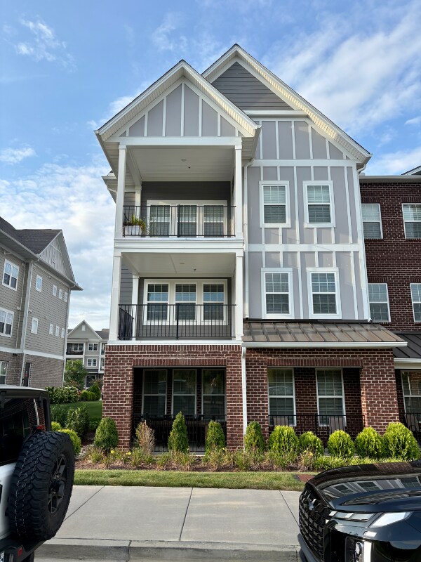 Building Photo - 2000 Shadow Green Dr