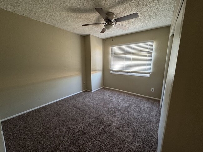 Building Photo - Remodeled Townhome in West Phoenix