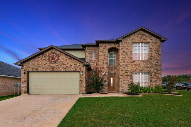 Building Photo - 2516 Castle Pines Dr