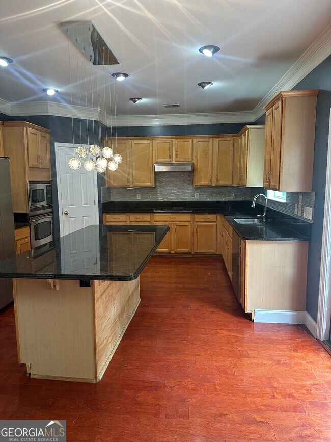 Building Photo - 711 Pine Grove Cir