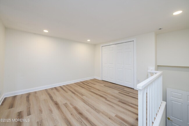 Building Photo - 136 7th St