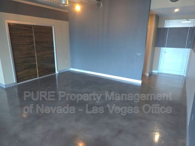 Building Photo - 200 Hoover Ave