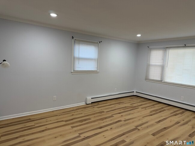 Building Photo - 305 Wiklund Ave