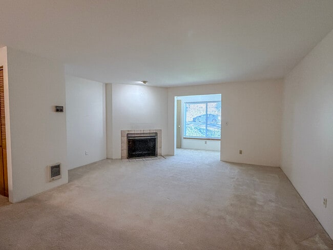 Building Photo - 975 Aberdeen Ave NE