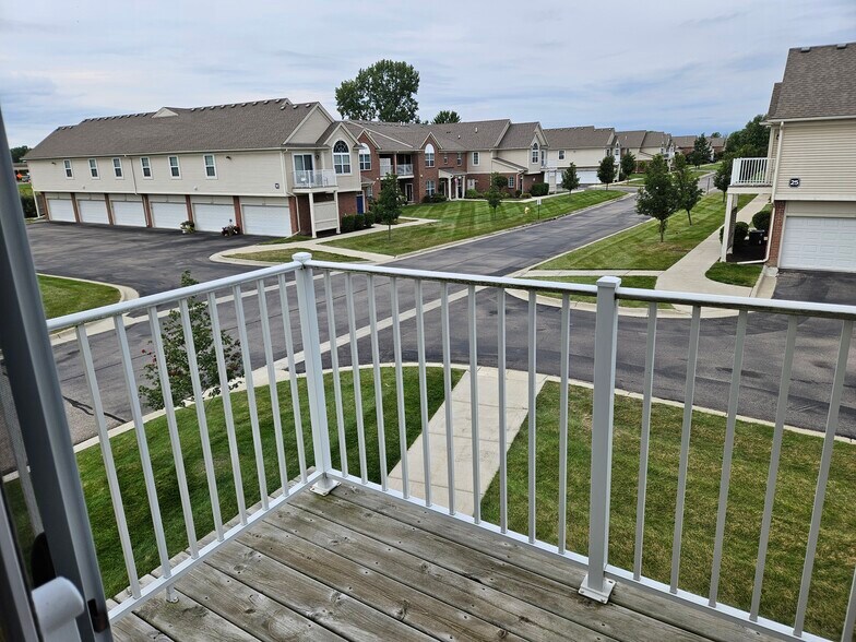Building Photo - 51879 East Pointe Ln