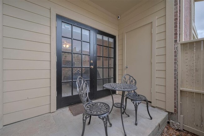 Building Photo - 2121 El Paseo St