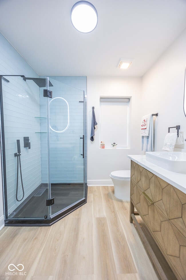 Building Photo - 7980 Royal Ave