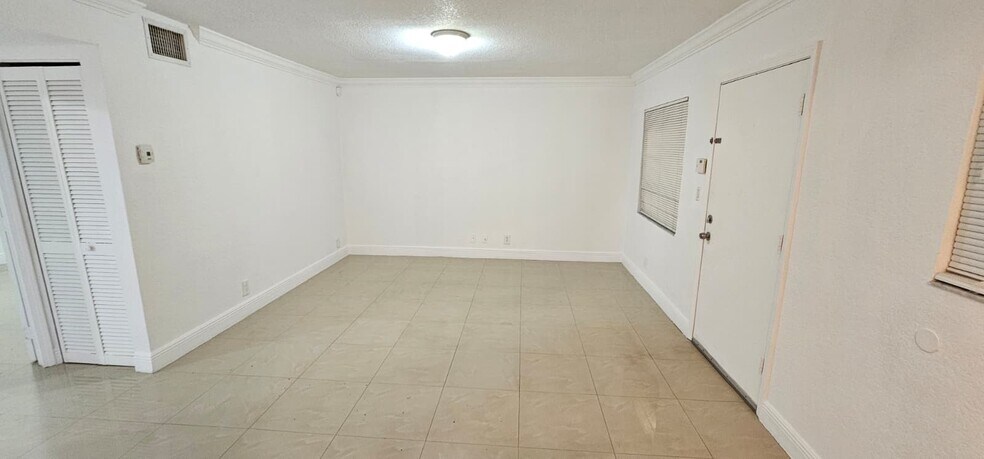 Building Photo - 110 SE 2nd St