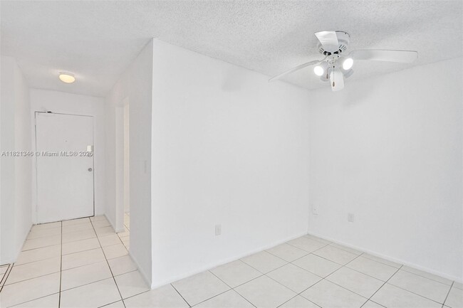 Building Photo - 1595 NE 135th St