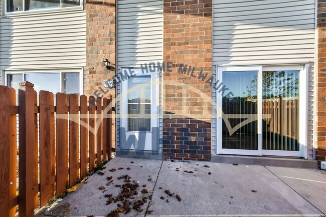 Building Photo - W170S7397 Parkland Dr